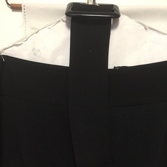 TAILORED BLACK LINED SKIRT. GORGEOUS PLEATED BACK - Picture 3 of 3